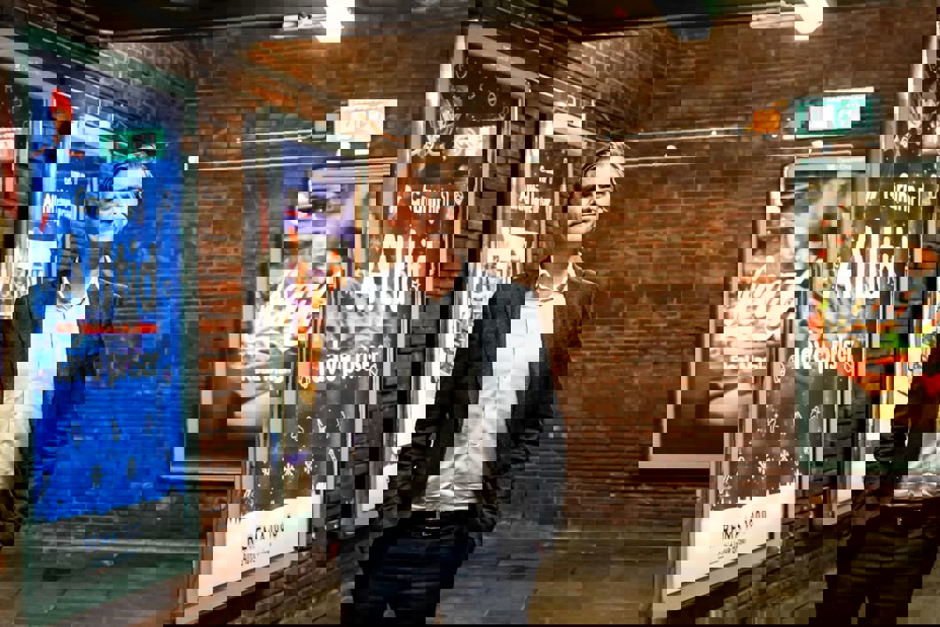 Inge Aasen, daglig leder i Sporveien Media, gleder seg til å få inn tilbudene fra ulike aktører i reklamebransjen i konkurransen om Norges største utendørsreklameavtale. Foto: Sporveien