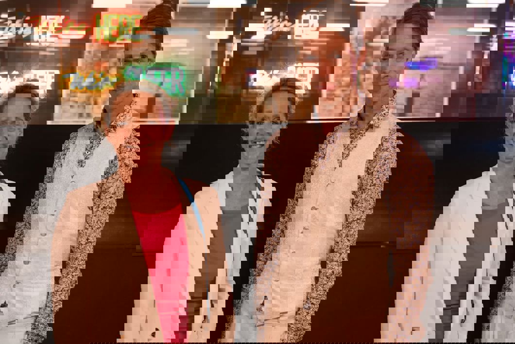 Konsernsjef i Sporveien, Birte Sjule og styreleder i Pride Art, Frederick Nathanael åpnet årets Pride Art utstilling i Sporveispassasjen på Jernbanetorget.